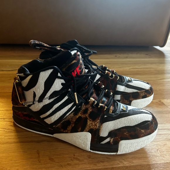 LeBron 2 Nike size 12 beast - Picture 3 of 4